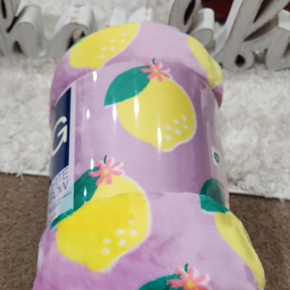 The Big One Lemon Floral Plush Throw - Picture 3 of 3